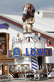 Wiesnaufbau 11.08.2009 (&copy;Foto: Martin Schmitz)